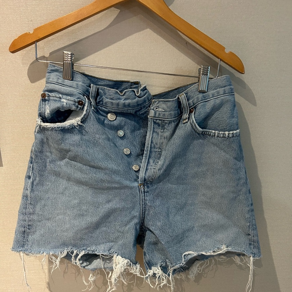 AGOLDE Criss Cross Light Wash Raw Hem Distressed Denim Jean Shorts Size 26